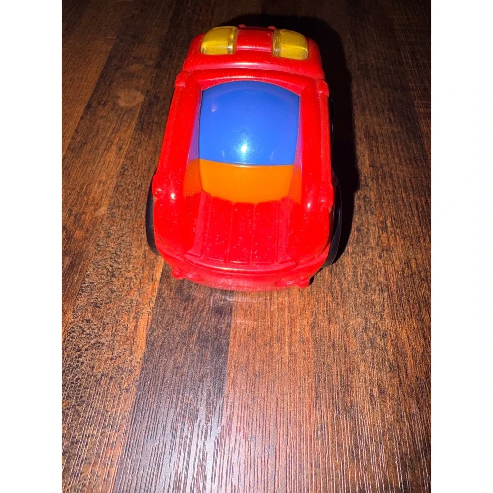 Fisher-Price Little People Wheelies Fire Truck Red Toy Vehicle Smiling‎ Face